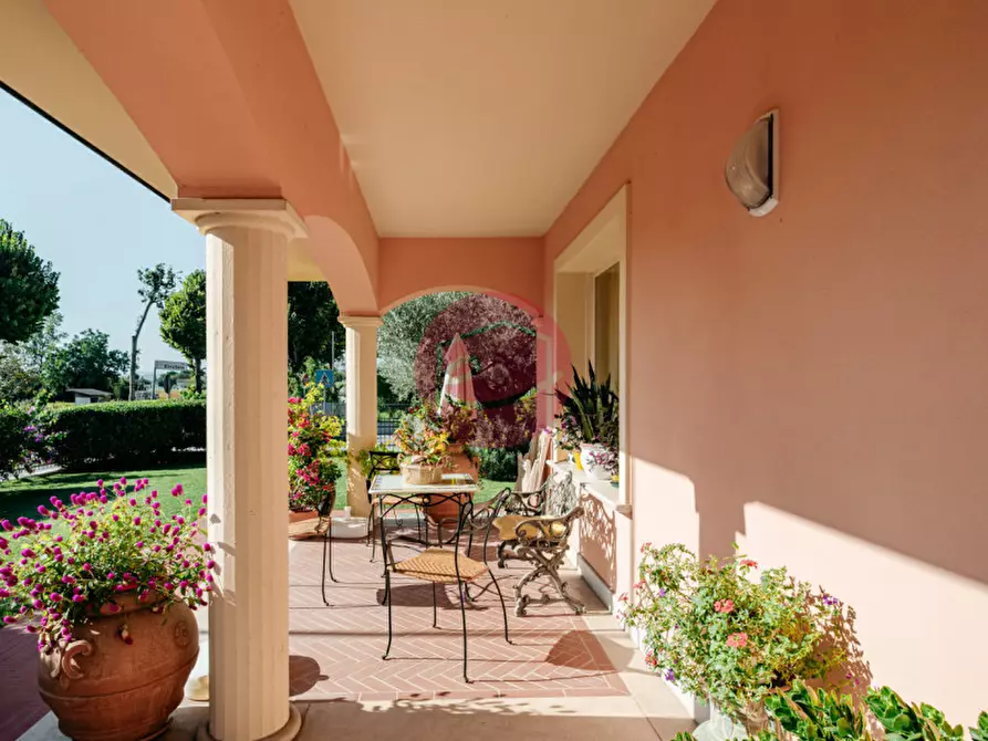 Immagine 6 di Villa in vendita  a Savignano Sul Rubicone