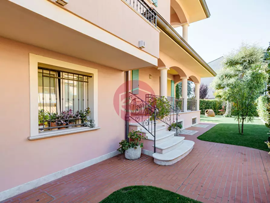 Immagine 38 di Villa in vendita  a Savignano Sul Rubicone