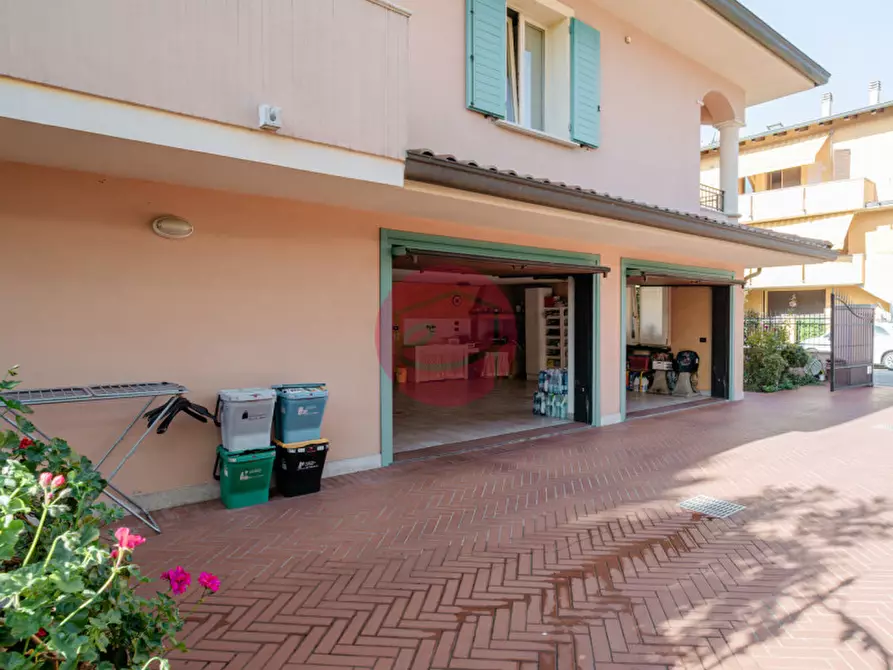 Immagine 39 di Villa in vendita  a Savignano Sul Rubicone