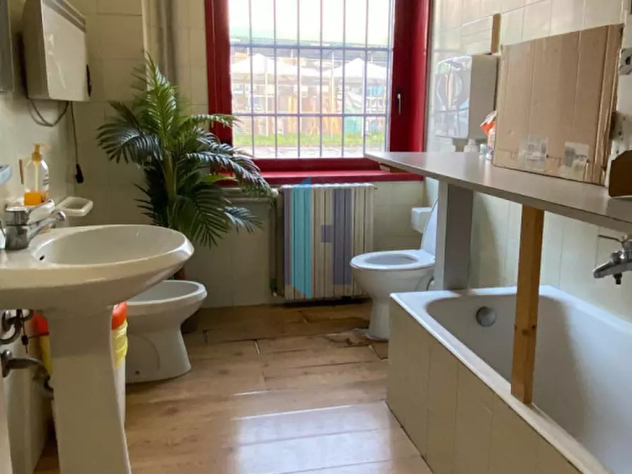 Immagine 12 di Ufficio in vendita  in Via Genova 76 a Brescia