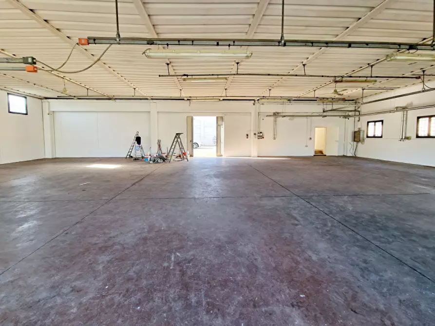 Immagine 4 di Capannone industriale in vendita  in Via Alessandro Volta a Borgo Veneto