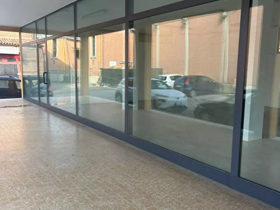 Immagine 1 di Negozio in vendita  a Rovigo