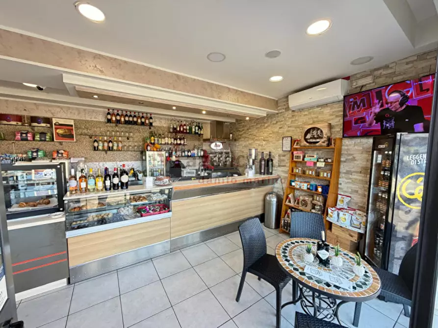 Immagine 1 di Attività commerciale in affitto  in Via Sottolume a Reggio Di Calabria