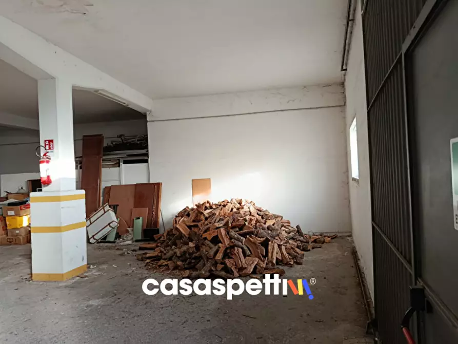Immagine 3 di Garage in vendita  in Via Silvio Pellico a San Pancrazio Salentino
