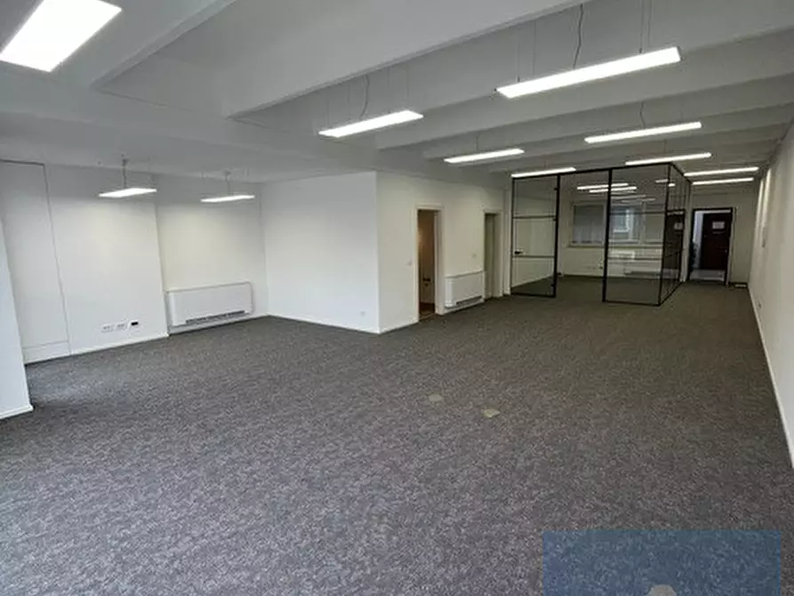 Immagine 2 di Ufficio in affitto  a Bolzano