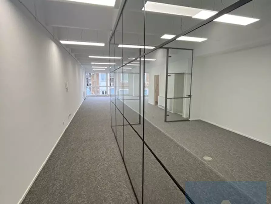 Immagine 2 di Ufficio in affitto  a Bolzano