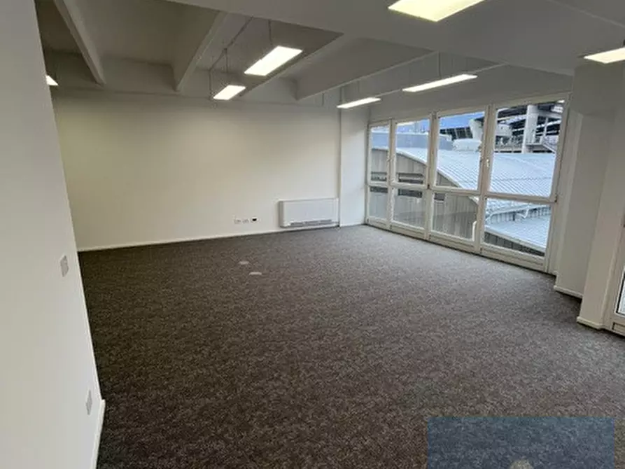 Immagine 4 di Ufficio in affitto  a Bolzano