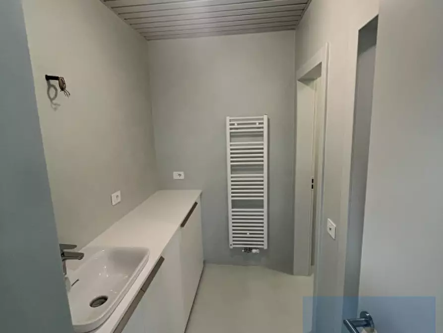 Immagine 6 di Ufficio in affitto  a Bolzano