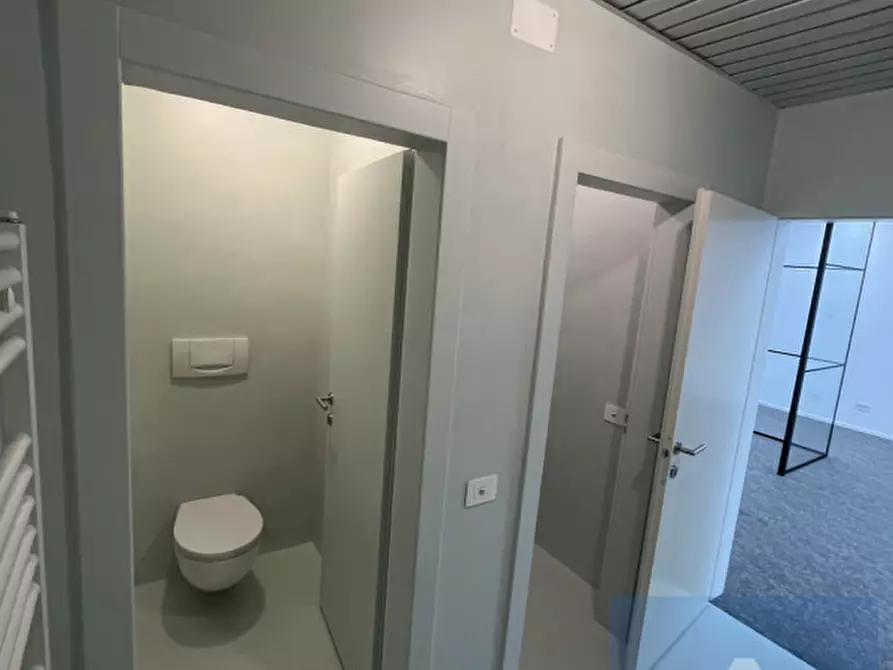 Immagine 7 di Ufficio in affitto  a Bolzano