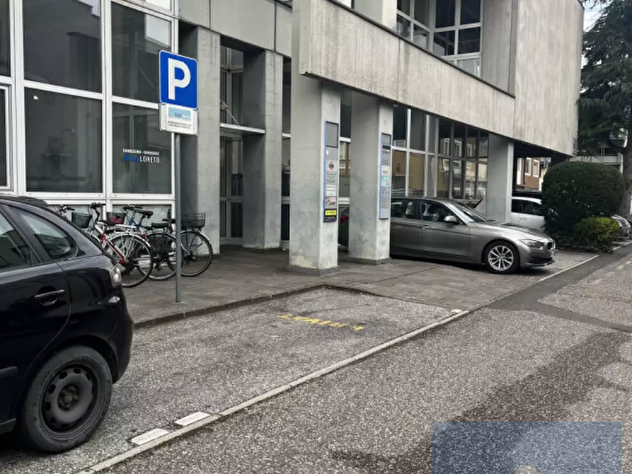 Immagine 8 di Ufficio in affitto  a Bolzano