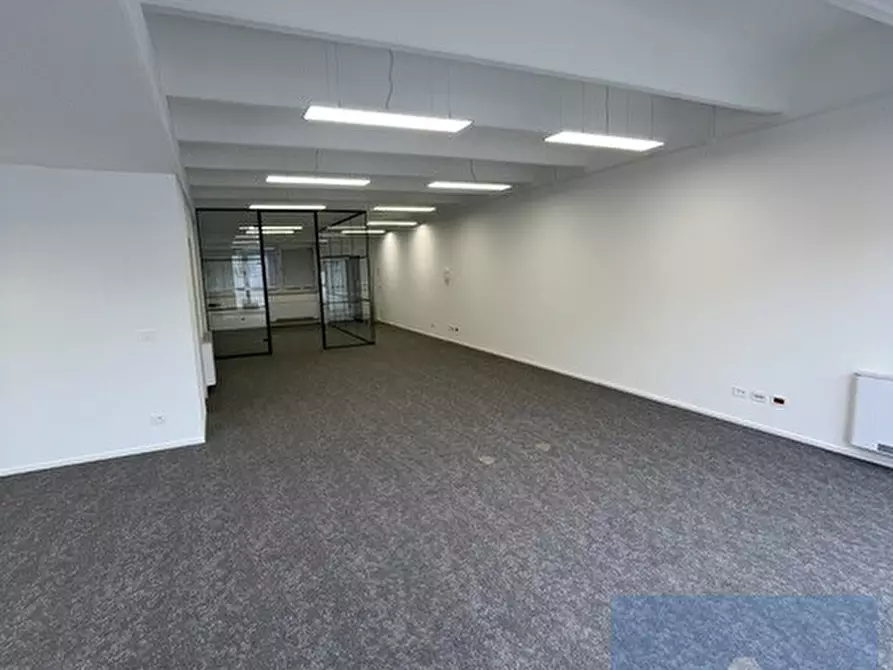 Immagine 8 di Ufficio in affitto  a Bolzano