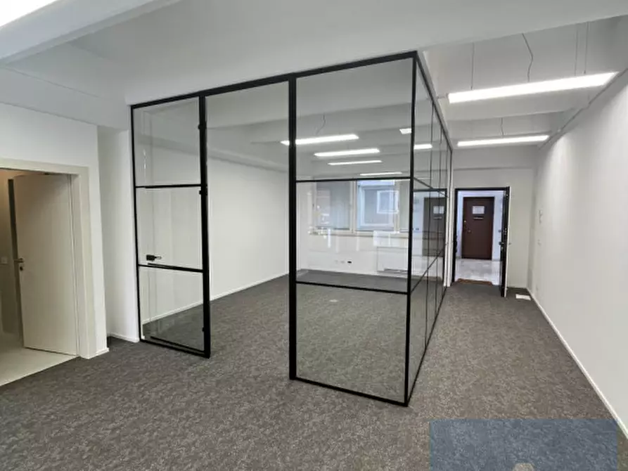 Immagine 9 di Ufficio in affitto  a Bolzano