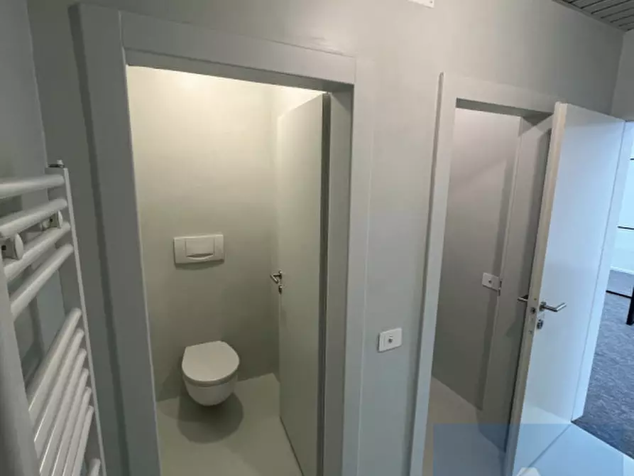 Immagine 11 di Ufficio in affitto  a Bolzano