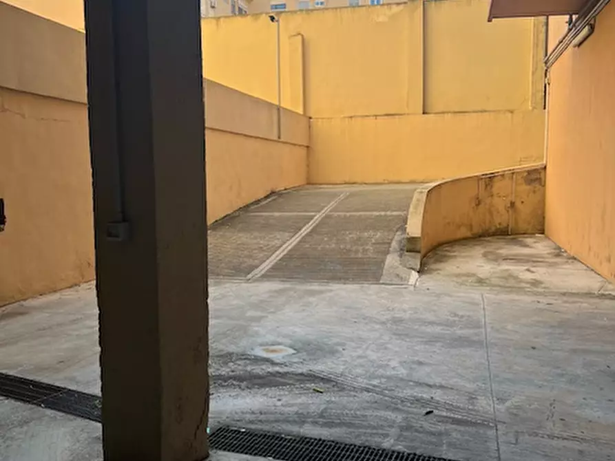 Immagine 12 di Garage in vendita  a Cagliari