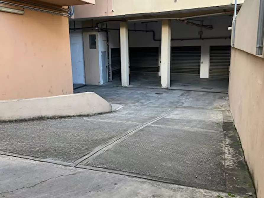 Immagine 13 di Garage in vendita  a Cagliari