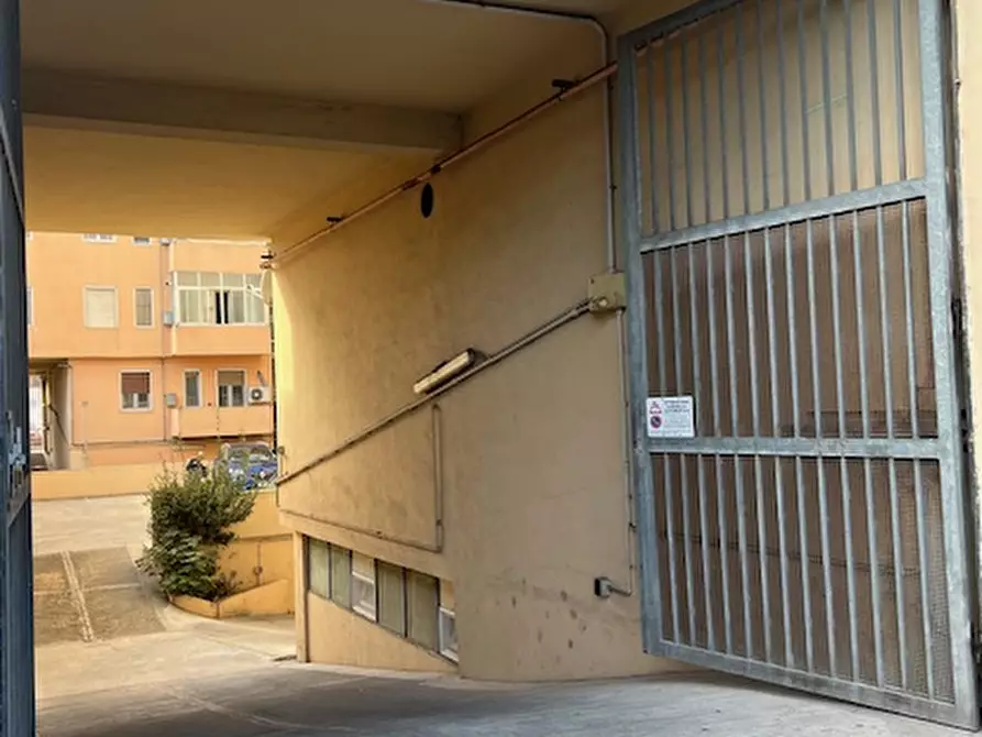 Immagine 14 di Garage in vendita  a Cagliari