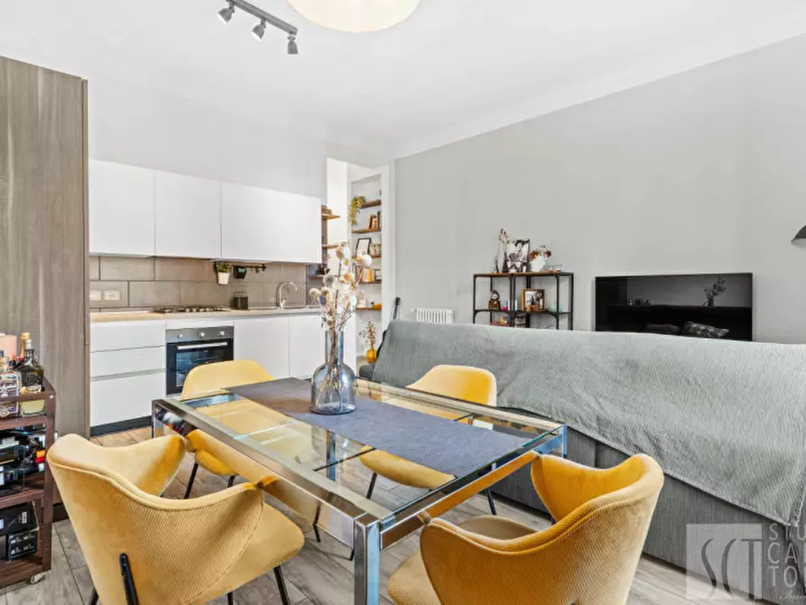 Immagine 3 di Appartamento in vendita  in via Giambellino, 67 a Milano