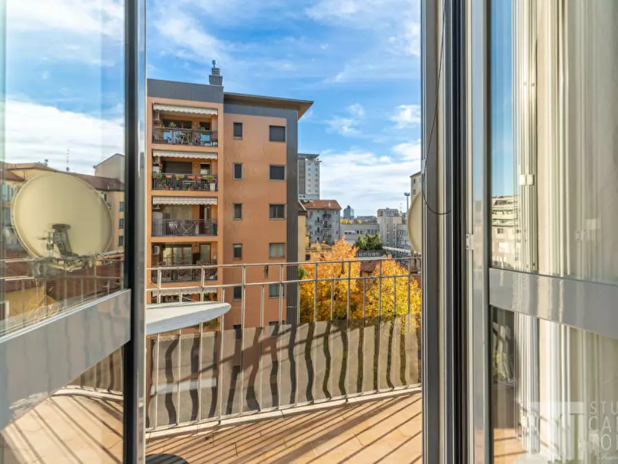 Immagine 6 di Appartamento in vendita  in via Giambellino, 67 a Milano