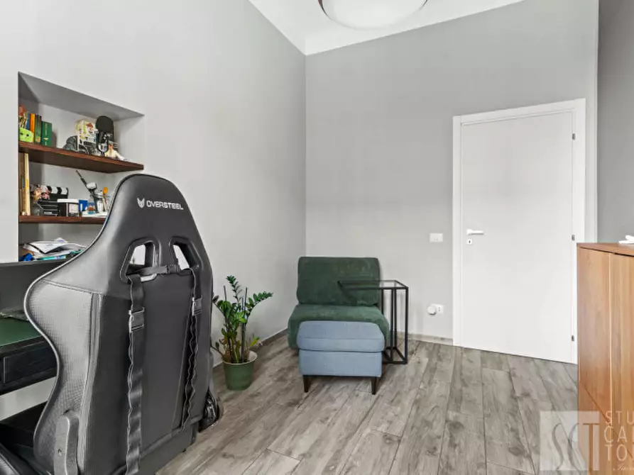 Immagine 19 di Appartamento in vendita  in via Giambellino, 67 a Milano