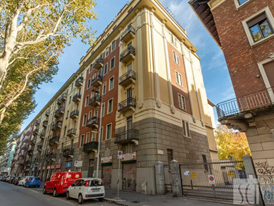 Immagine 24 di Appartamento in vendita  in via Giambellino, 67 a Milano