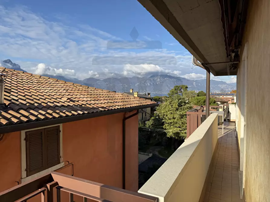 Immagine 4 di Appartamento in vendita  in Via Gardesana 1215 a Torri Del Benaco