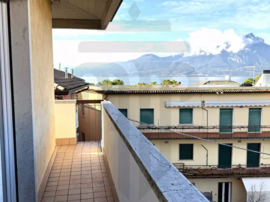 Immagine 5 di Appartamento in vendita  in Via Gardesana 1215 a Torri Del Benaco