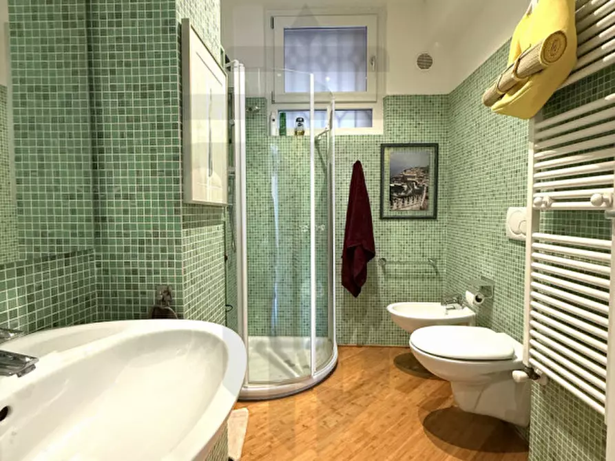 Immagine 16 di Appartamento in vendita  in Via Gardesana 1215 a Torri Del Benaco