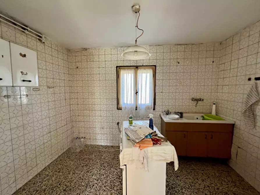 Immagine 13 di Casa indipendente in vendita  in via oni, 52 a Boschi Sant'anna