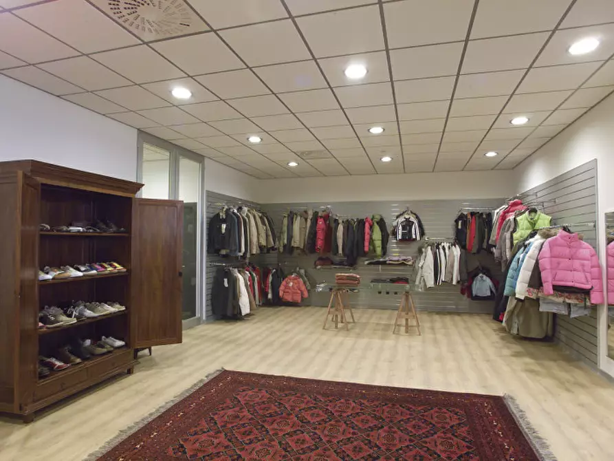 Immagine 2 di Laboratorio in vendita  in Via dell'Artigianato a Abano Terme