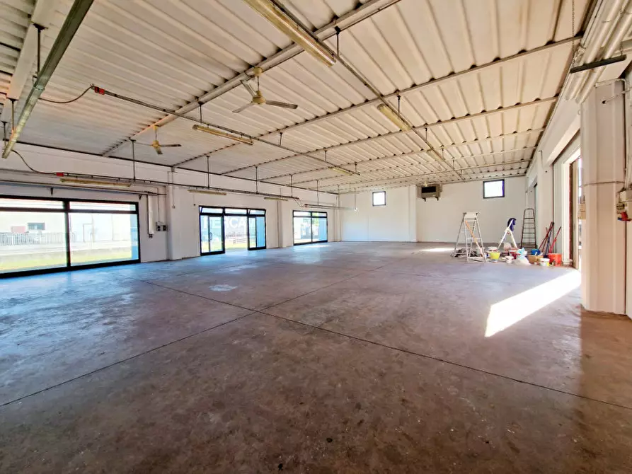 Immagine 1 di Capannone industriale in vendita  in Via Alessandro Volta a Borgo Veneto