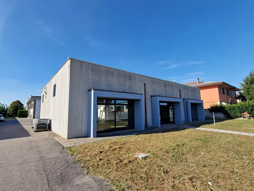Immagine 2 di Capannone industriale in vendita  in Via Alessandro Volta a Borgo Veneto