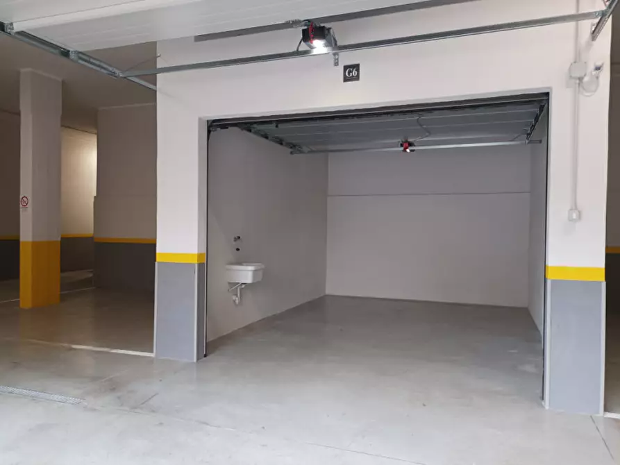 Immagine 1 di Garage in affitto  in VIA MARCHETTI a Pescara