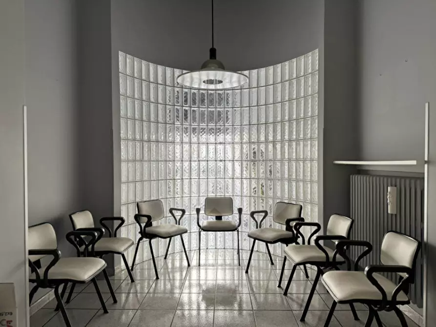 Immagine 1 di Negozio in vendita  in Via Vittorio Veneto a Andria