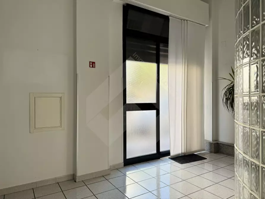 Immagine 2 di Negozio in vendita  in Via Vittorio Veneto a Andria