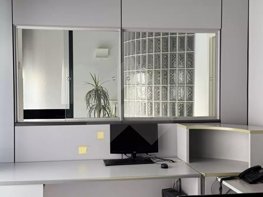 Immagine 4 di Negozio in vendita  in Via Vittorio Veneto a Andria