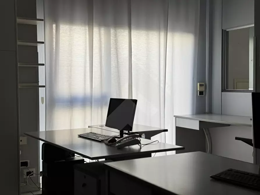 Immagine 5 di Negozio in vendita  in Via Vittorio Veneto a Andria