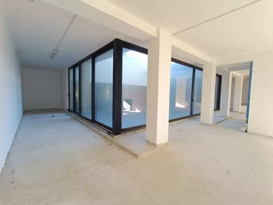 Immagine 1 di Negozio in affitto  in Via Corato a Andria