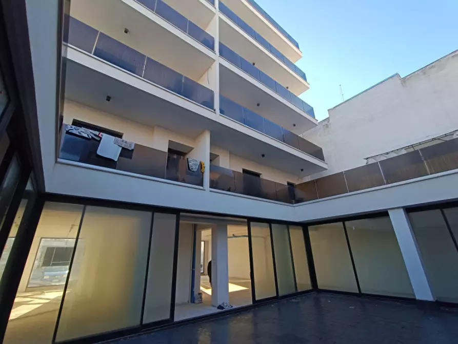 Immagine 4 di Negozio in affitto  in Via Corato a Andria