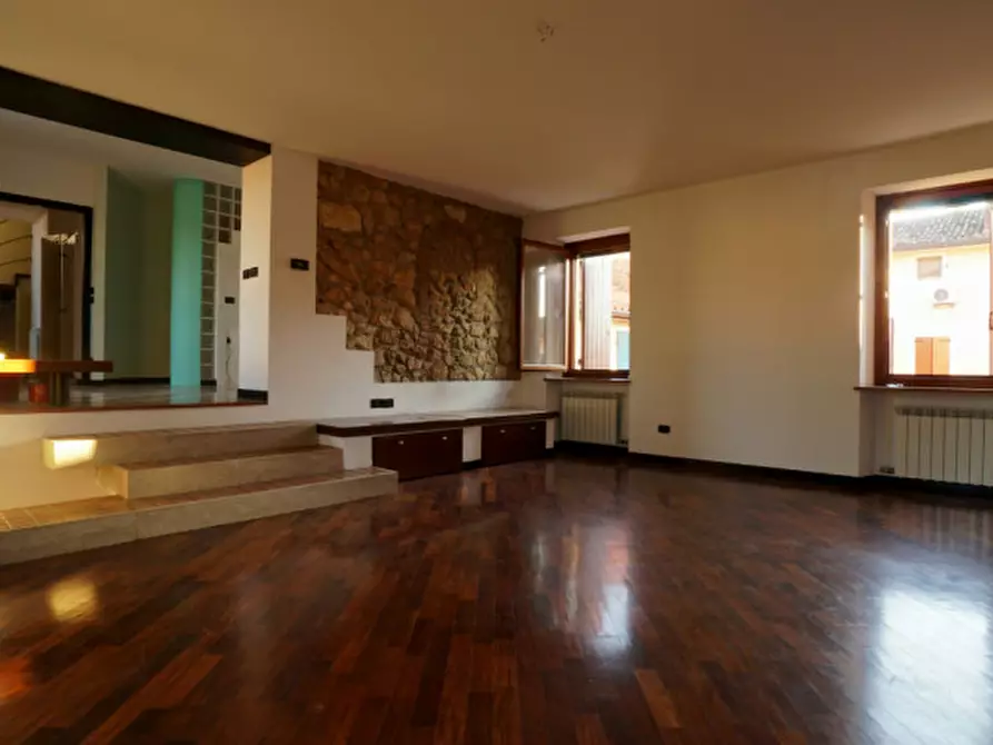 Immagine 1 di Appartamento in vendita  a Soave