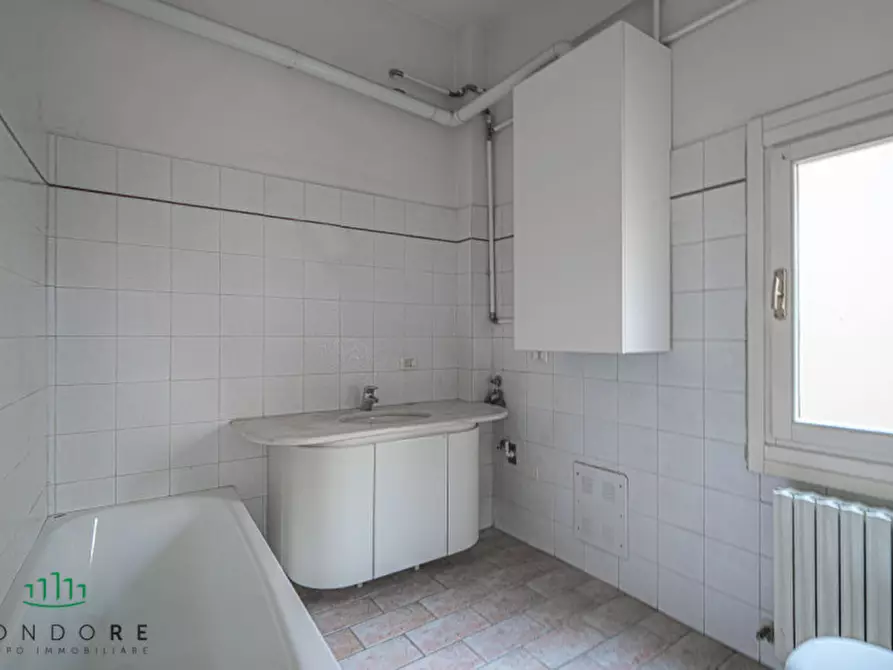 Immagine 10 di Ufficio in vendita  in Via Santo Stefano a Bologna