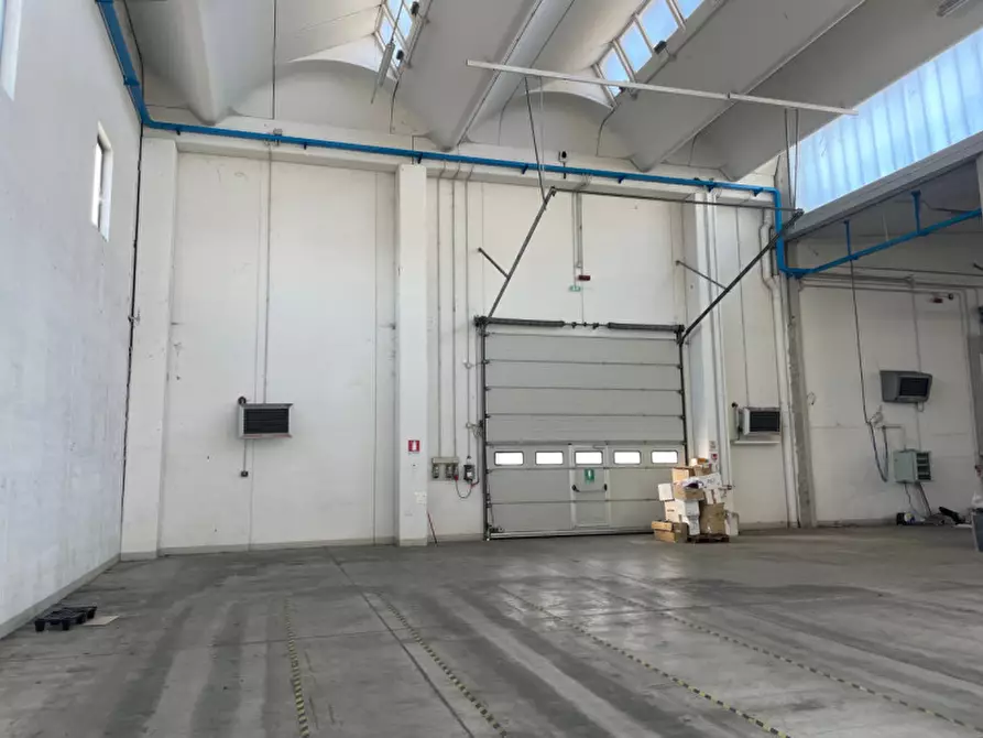 Immagine 1 di Capannone industriale in affitto  in Via Radici a Castellarano