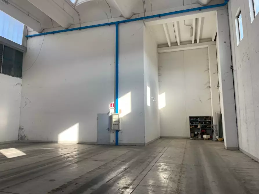 Immagine 2 di Capannone industriale in affitto  in Via Radici a Castellarano