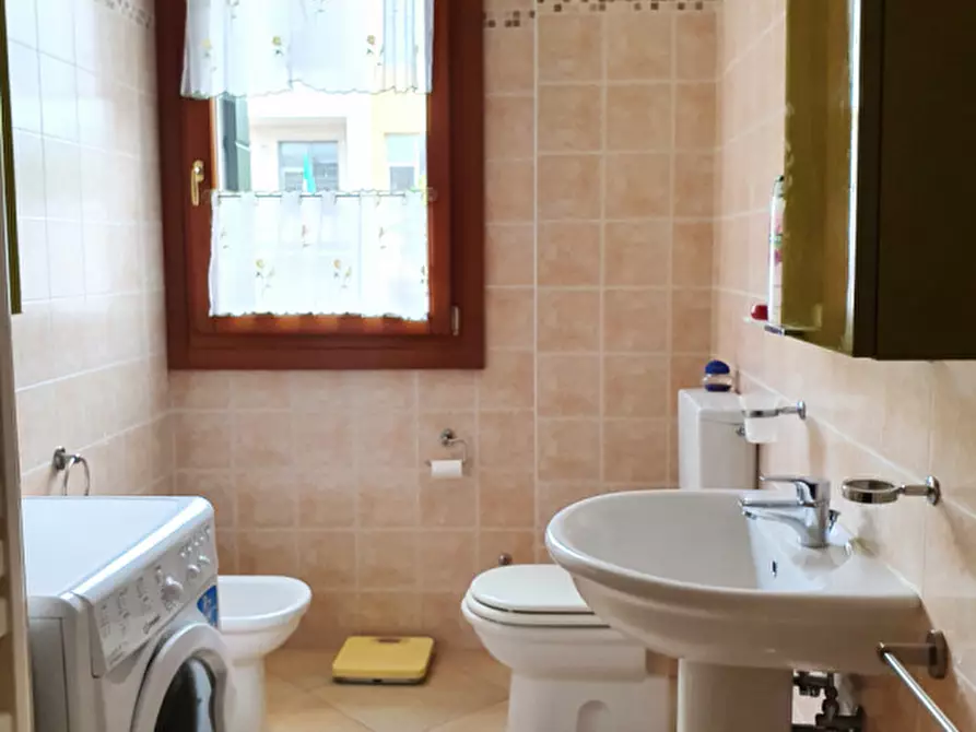 Immagine 10 di Appartamento in affitto  in Piazzale Kennedy 8 a Lendinara