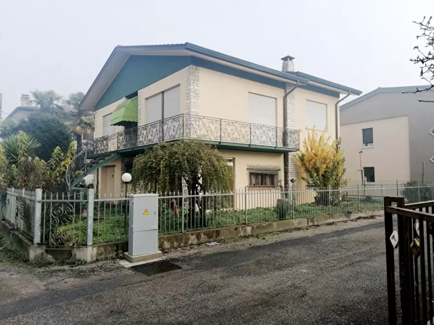 Immagine 1 di Casa indipendente in vendita  in Via Giovanni XXIII 12 a Lendinara
