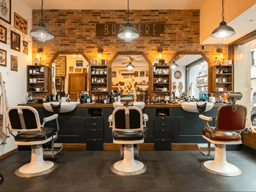 Immagine 1 di Attività commerciale in vendita  a Venezia