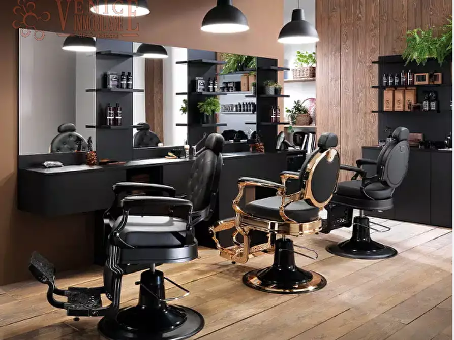 Immagine 2 di Attività commerciale in vendita  a Venezia