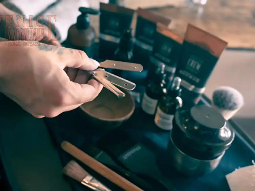 Immagine 3 di Attività commerciale in vendita  a Venezia