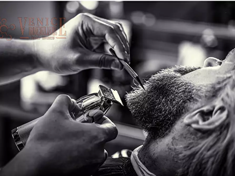 Immagine 3 di Attività commerciale in vendita  a Venezia