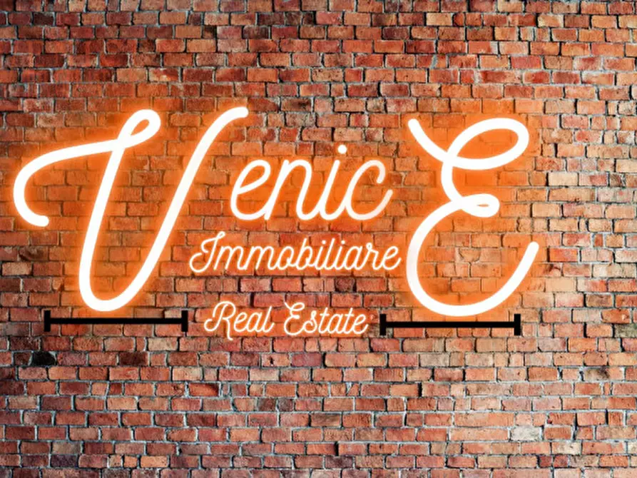 Immagine 6 di Attività commerciale in vendita  a Venezia