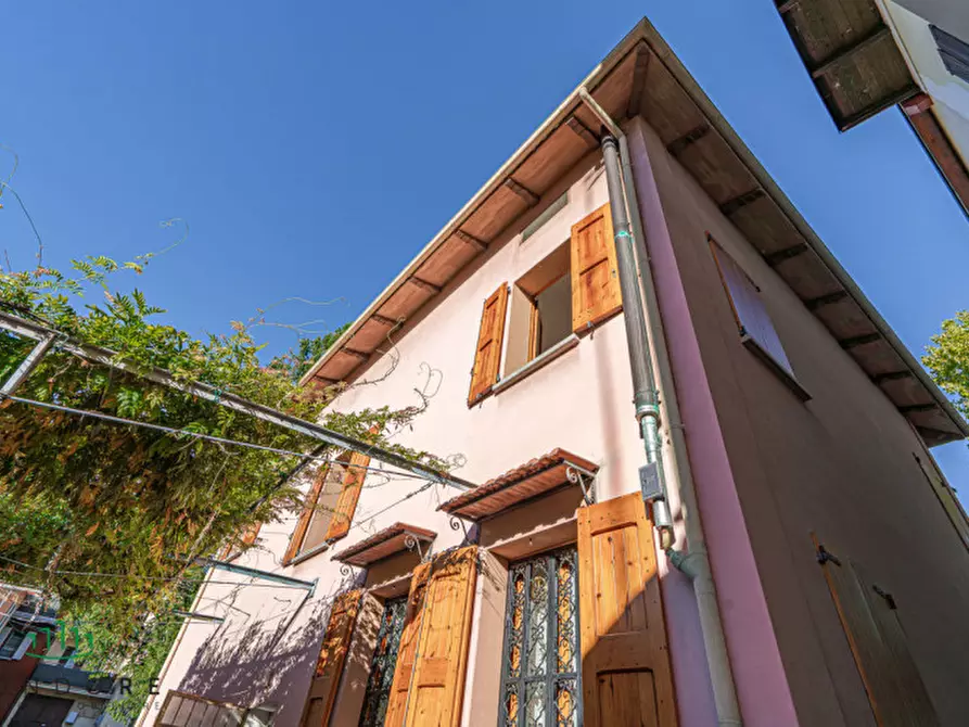 Immagine 1 di Villa in vendita  in via gesso, 35 a Zola Predosa